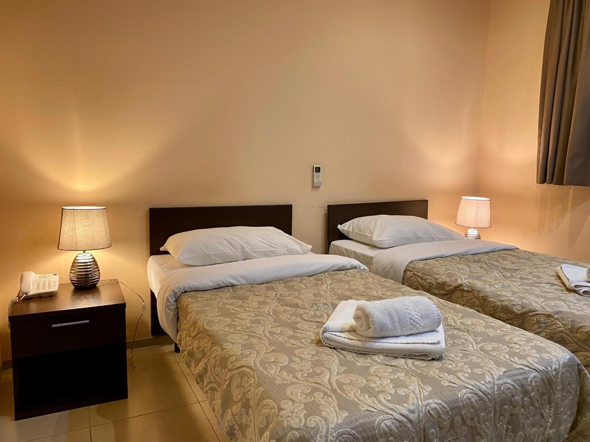 Готель Malta Paradise Central Accomodation Saint Julian's Екстер'єр фото