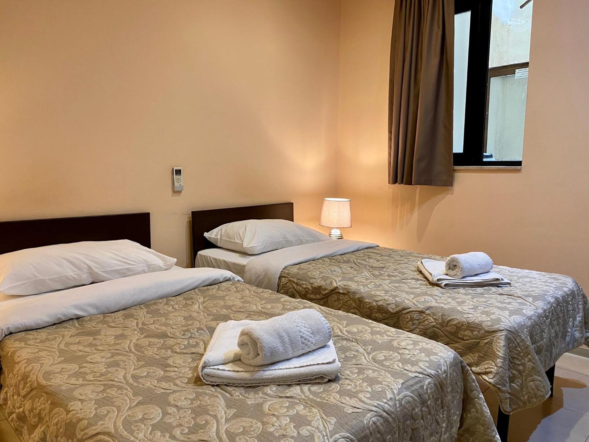 Готель Malta Paradise Central Accomodation Saint Julian's Екстер'єр фото